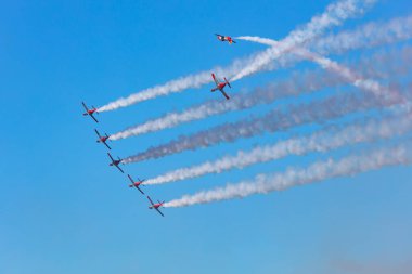 Zeltweg, Avusturya - 4 Eylül 2019: İspanyol Hava Kuvvetleri Patrulla Aguila akrobatik gösteri ekibi. Havacılık ve uçak. Hava kuvvetleri. Askeri endüstri. Uç ve uç.