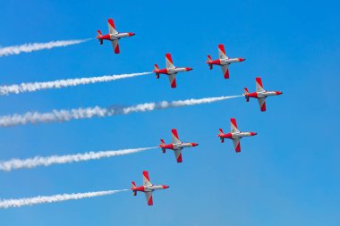 Zeltweg, Avusturya - 4 Eylül 2019: İspanyol Hava Kuvvetleri Patrulla Aguila akrobatik gösteri ekibi. Havacılık ve uçak. Hava kuvvetleri. Askeri endüstri. Uç ve uç.