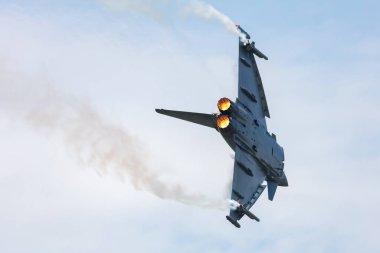 Zeltweg, Avusturya - 3 Eylül 2022: Avusturya Hava Kuvvetleri Eurofighter Typhoon. Askeri savaş uçağı hava üssünde. Uçuş operasyonu. Havacılık ve uçak. Hava savunması. Uç ve uç.