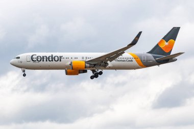 Frankfurt, Almanya - 28 Haziran 2017: Condor Flugdienst yolcu uçağı havaalanında. Uçuş planını ayarlayın. Havacılık ve uçak. Hava ulaşımı. Küresel uluslararası ulaşım. Uç ve uç.