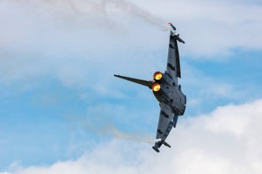 Zeltweg, Avusturya - 3 Eylül 2022: Avusturya Hava Kuvvetleri Eurofighter Typhoon. Askeri savaş uçağı hava üssünde. Uçuş operasyonu. Havacılık ve uçak. Hava savunması. Uç ve uç.