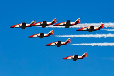 Zeltweg, Avusturya - 4 Eylül 2019: İspanyol Hava Kuvvetleri Patrulla Aguila akrobatik gösteri ekibi. Havacılık ve uçak. Hava kuvvetleri. Askeri endüstri. Uç ve uç.