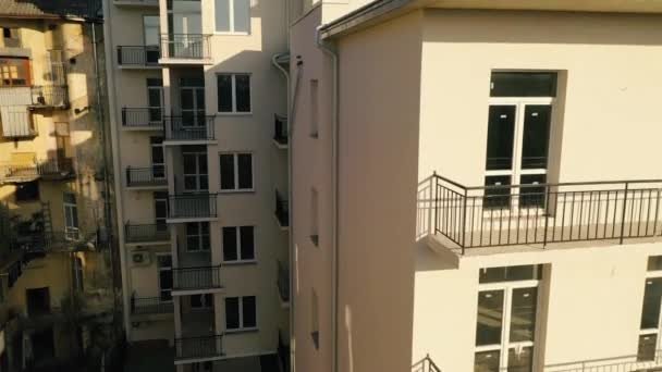 Lviv Moderne Huizen Midden Oude Straten Van Een Europese Stad — Stockvideo