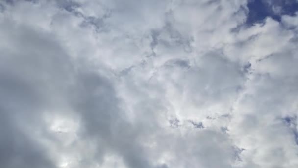 Bulutlu Havada Gökyüzündeki Bulutların Hareketinin Zamanı — Stok video