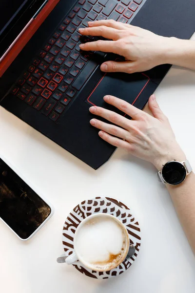 stock image A girl is learning programming over a cup of coffee in a coffee shop. Distance learning