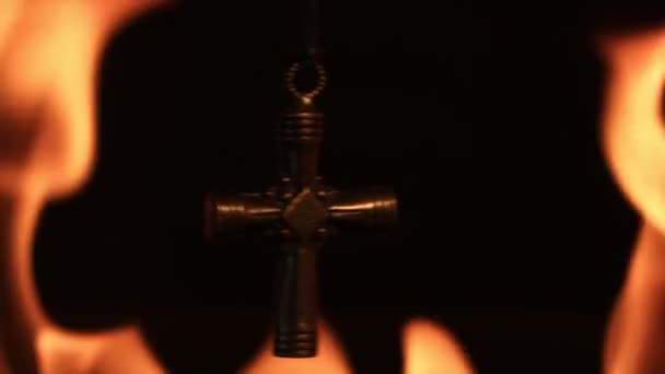 Chrześcijańska Religia Symbol Krzyż Ogień Płomienie — Wideo stockowe