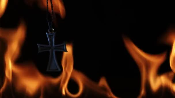 Christelijke Religie Symbool Kruis Vuur Vlammen — Stockvideo