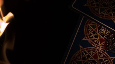  Pentagram Sembol ve Ateş Alevleri 