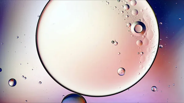 Abstract Kleurrijke Food Oil Druppels Bubbels Bollen Stromen Water Oppervlakte — Stockfoto
