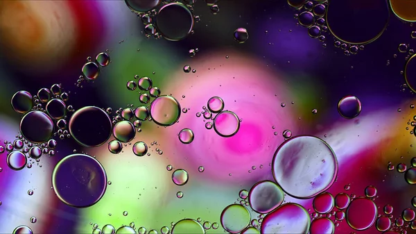 Абстрактная Красочная Пищевая Масляная Капает Пузыри Сферы Текущие Поверхности Воды — стоковое фото
