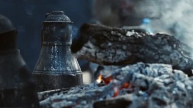 Odun Ateşli Bakır Sürahi Kampta Kaynayan Su
