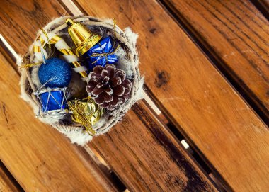 Geleneksel Yeni Yıl Kutlaması ve Noel Renkli Dekorasyonu 