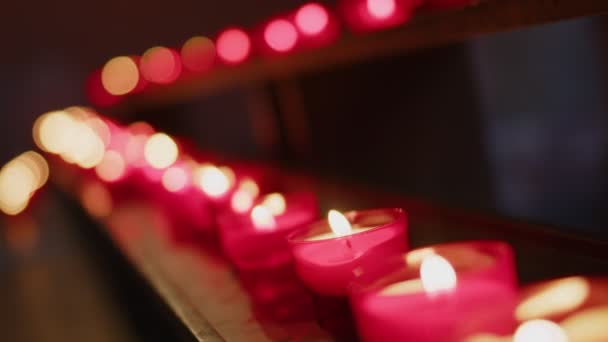 Szent Vörös Gyertyák Imák Kívánságok Templomban — Stock videók