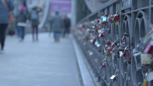Love Locks Iron Footbridge Eiserner Steg Frankfurtban Németország — Stock videók
