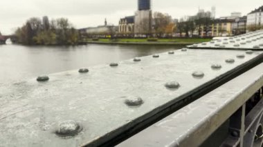 Frankfurt Almanya 'sında Eiserner Steg' de Aşk Kilitlendi