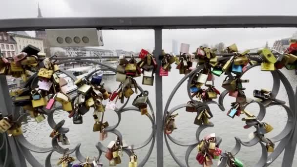 Love Locks Iron Footbridge Eiserner Steg Frankfurt Germany — Stock Video