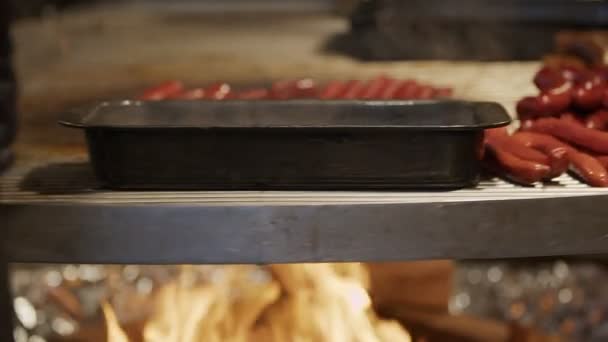 Salsicce Sul Fuoco Legna Ardente Barbecue — Video Stock