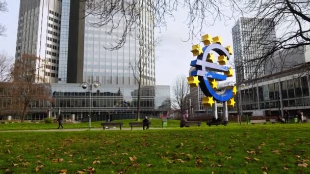 Euro Sign Sculpture Frankfurt Germany — Stok video