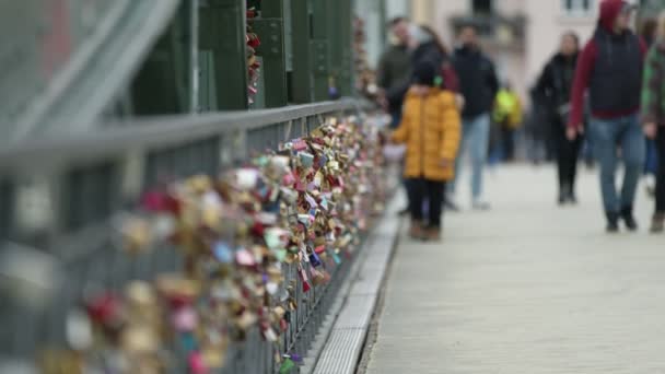 Love Lock Bridge Frankfurt Germany — Wideo stockowe