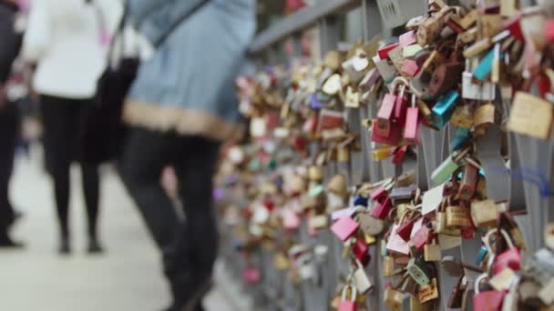 法兰克福的爱情锁桥 — 图库视频影像