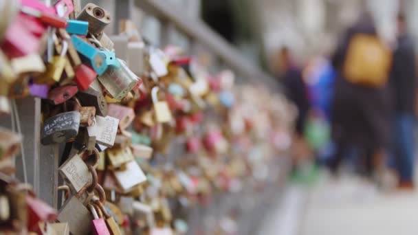 Love Lock Bridge Frankfurt Germany — Stok video