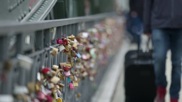 Love Lock Bridge Frankfurt Germany — Stock videók