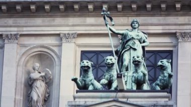 Frankfurt Almanya eski opera binası