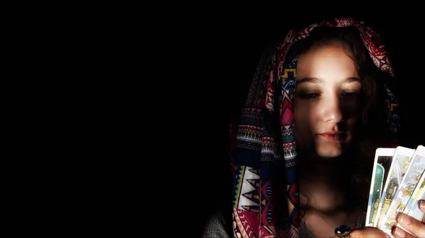 Young Girl Headscarf Pose Holding Tarot Cards Photo Imagem De Stock