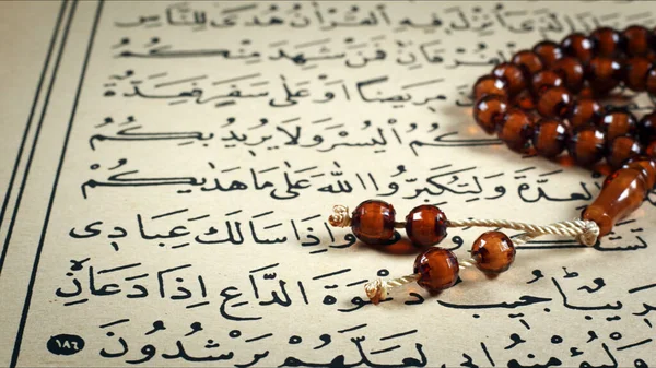 Corán Libro Sagrado Religión Musulmana Recuento Oraciones Foto Bead — Foto de Stock