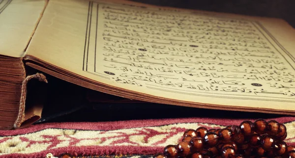 Coran Livre Sacré Religion Musulmane Prière Compte Perle Photo — Photo