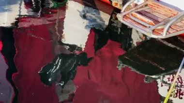 Balıkçı teknesi Deniz Suyu Yansıması