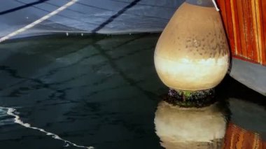 Balıkçı teknesi Deniz Suyu Yansıması