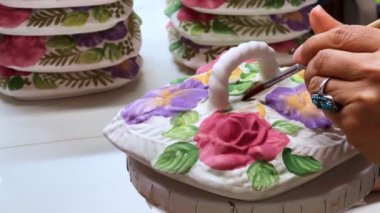 Bir Seramik Atölye Videosunda El Yapımı Yaratıcılık