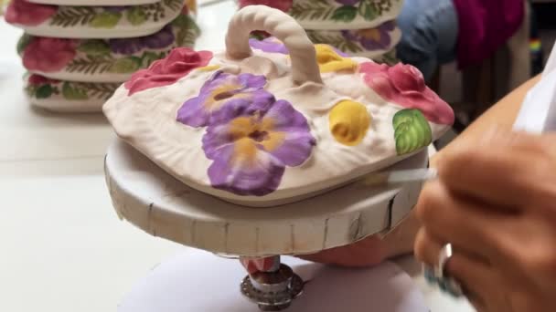 Handgemachte Kreativität Einer Keramik Werkstatt — Stockvideo