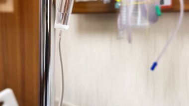 Hastalara ilaç sağIığı konsepti verildiği Serum aracı Drip Sulama