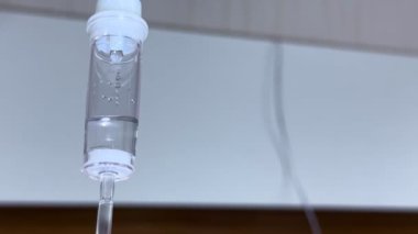 Hastalara ilaç sağIığı konsepti verildiği Serum aracı Drip Sulama