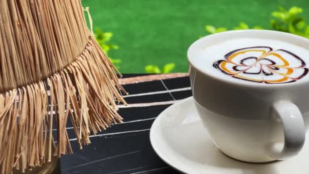 伝統的なトルココーヒーをカップで飲む — ストック動画