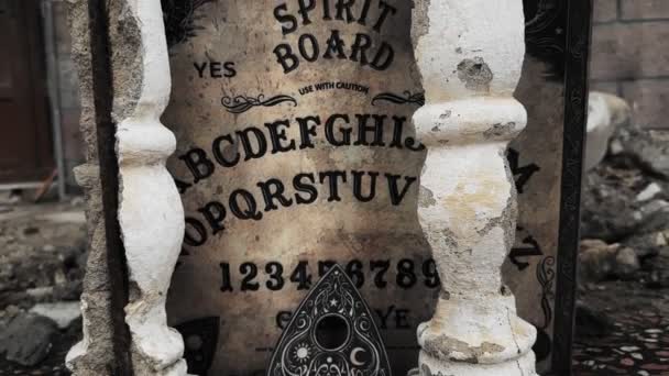 Espiritual Scary Witchcraft Ouija Board Concepto Aire Libre — Vídeo de stock