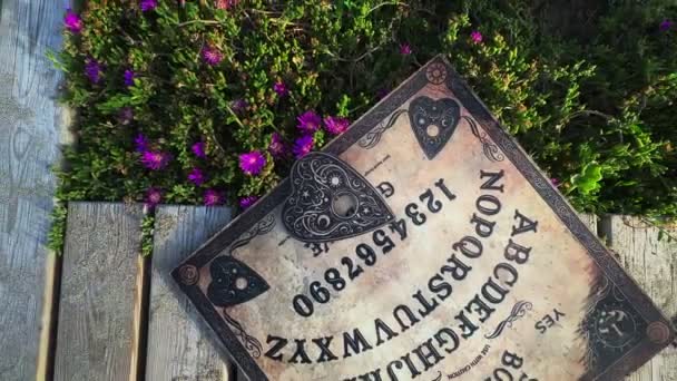 精神的な怖い魔女 Ouija Board Outlook Concept — ストック動画