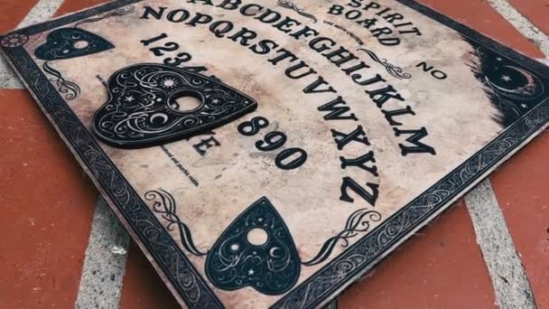 Duchovní Strašidelné Čarodějnictví Ouija Board Venkovní Koncepci — Stock video