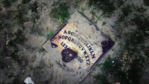 Inggris Scary Witchcraft Ouija Board Outdoor Concept — Stok Video