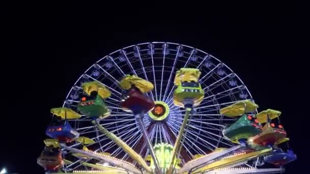 Parque Atracciones Happy Times Place Por Noche — Vídeo de stock