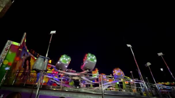 Pretpark Happy Times Place Nachts — Stockvideo