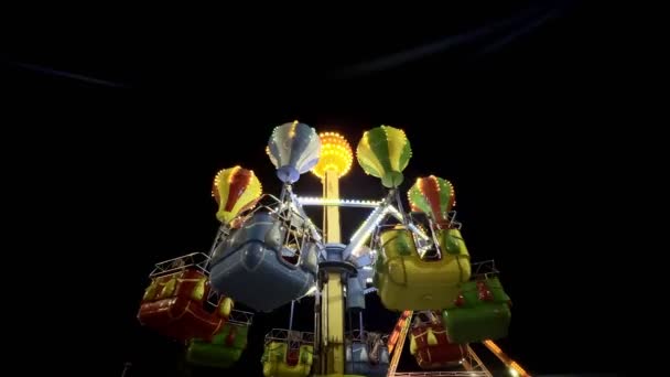 Parque Atracciones Happy Times Place Por Noche — Vídeo de stock