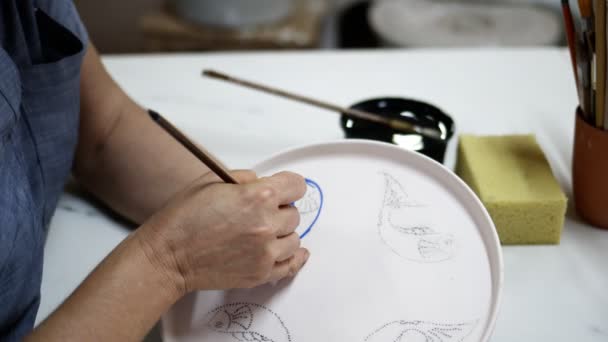 Werken Een Keramisch Atelier Gereedschappen — Stockvideo