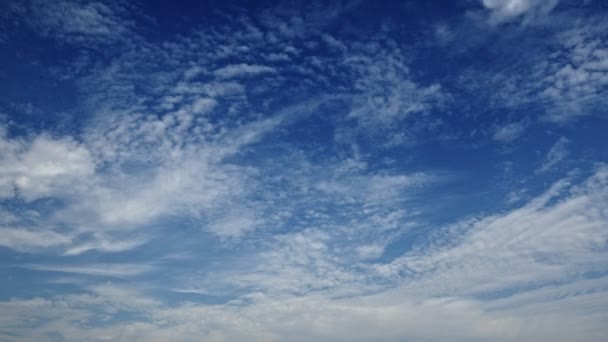 Nubes Escasas Suaves Time Lapse — Vídeos de Stock