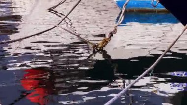 Deniz Suyu Üzerine Tekne Yansıması