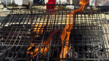 Barbekü Yanan Alevler ve Küller