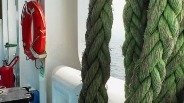 Bir Kayık ve Deniz İp