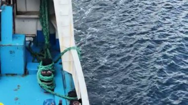 Bir Kayık ve Deniz İp